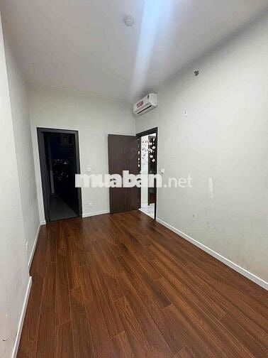 cho thuê Toky tower nội thât cơ bản máy lạnh 2pn ở liền