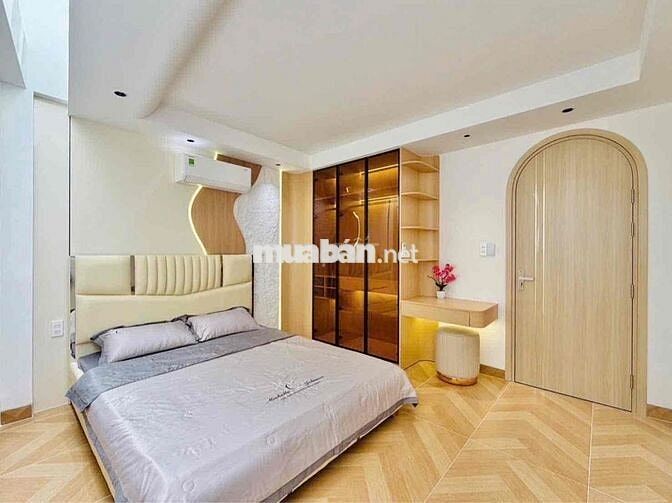 Ngôi nhà đẹp lổng lẩy và sang trọng Hẻm Xe Hơi ngủ trong nhà ,