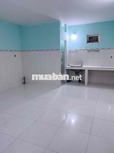 nhà 1 chệch 1 lầu mặt tiền đường cây me 5tr