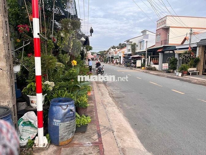 nhà 1 chệch 1 lầu mặt tiền đường cây me 5tr