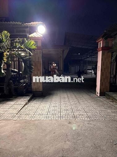 nhà 1 chệch 1 lầu mặt tiền đường cây me 5tr