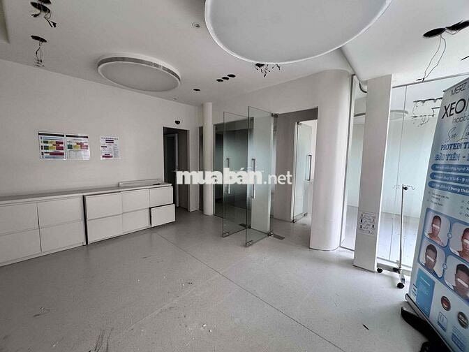 Cho thuê MT 8x7m Lương Hữu Khánh sát Nguyễn Thị Minh Khai Q1