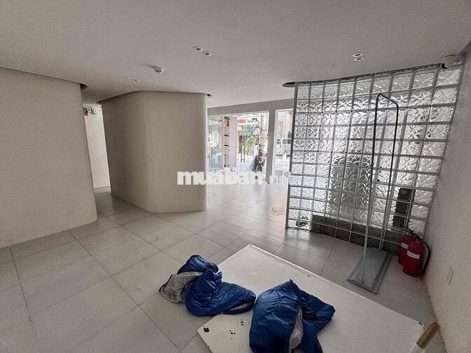 Cho thuê MT 8x7m Lương Hữu Khánh sát Nguyễn Thị Minh Khai Q1