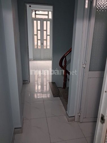Cho thuê nhà 2lầu 3pn (3.5m x 8m) đường Lê văn Khương vào 30m 