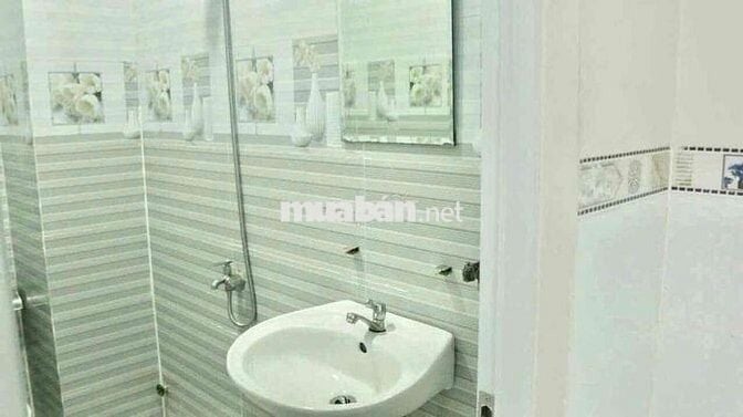 Cho thuê nhà đường ô tô Lê Văn Chí 2PN 4WC giá 10tr/th