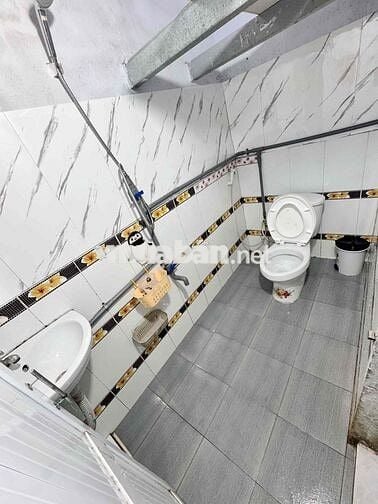 CHO THUÊ NHÀ HẺM NGUYÊN CĂN SÂN RỘNG 1PK 2PN cách biển PHƯỚC HẢI 800m
