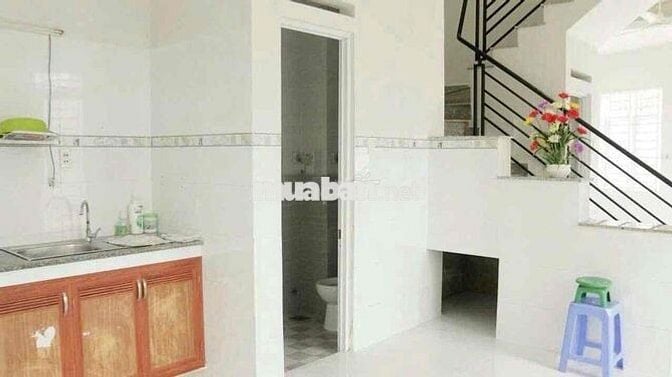 Cho thuê nhà đường ô tô Lê Văn Chí 2PN 4WC giá 10tr/th