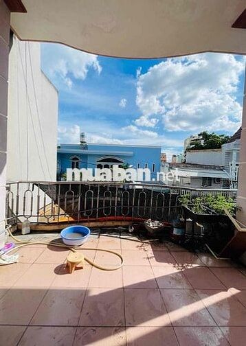 Phòng sát đường 2 trường thọ 40m2 có gác sẵn  sofa tủ bếp 4,5tr
