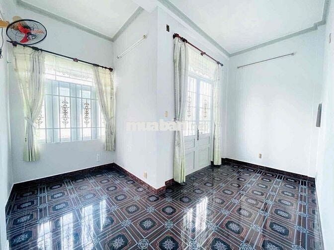 BÁN GẤP NHÀ 1 Trệt 1 Lầu Diện tích đẹp HẺM BA GÁC