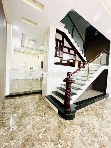 CHO THUÊ NHÀ TRỆT 3 LẦU VỊ TRÍ ĐẸP, MỚI - FULL MÁY LẠNH - KDC NAM LONG