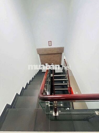 CHO THUÊ NHÀ TRỆT 3 LẦU VỊ TRÍ ĐẸP, MỚI - FULL MÁY LẠNH - KDC NAM LONG