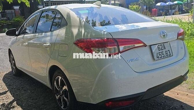 Toyota Vios E-CVT Trắng 5 chỗ