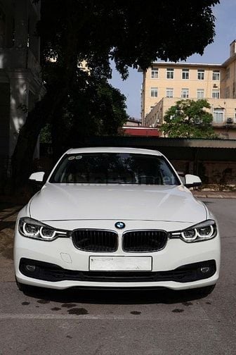 Bán xe BMW 320i màu trắng, chính chủ, đăng ký cuối 2016