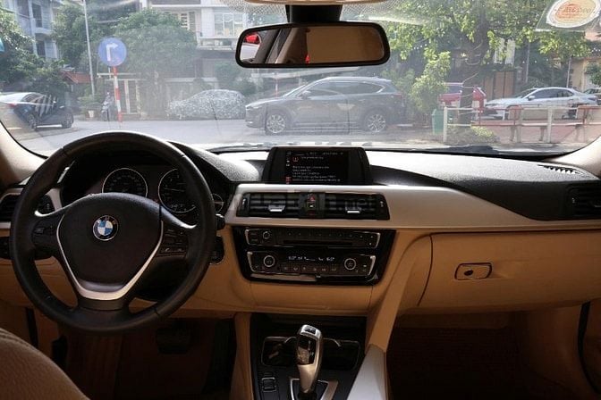 Bán xe BMW 320i màu trắng, chính chủ, đăng ký cuối 2016