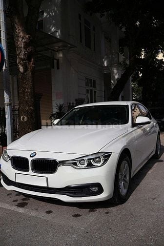 Bán xe BMW 320i màu trắng, chính chủ, đăng ký cuối 2016