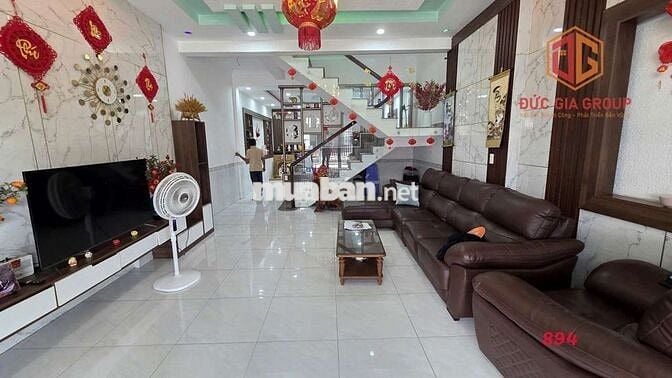 Bán nhà 1 trệt 2 lầu khu dân cư Tân Phong
