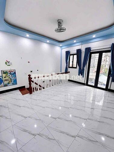 NHÀ LẦU GIÁ RẺ HẺM 90 HÙNG VƯƠNG - P,NINH KIỀU