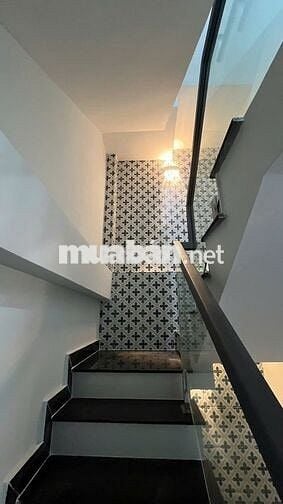 Cần bán nhà mặt tiền đường Nguyễn Tiểu La 202/….  Phường 08