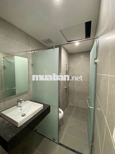 Cho thuê 47m2 hồ bơi nhà trống sẵn ở ngay