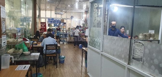 Nhân viên tạp vụ canteen bệnh viện tim Hà Nội