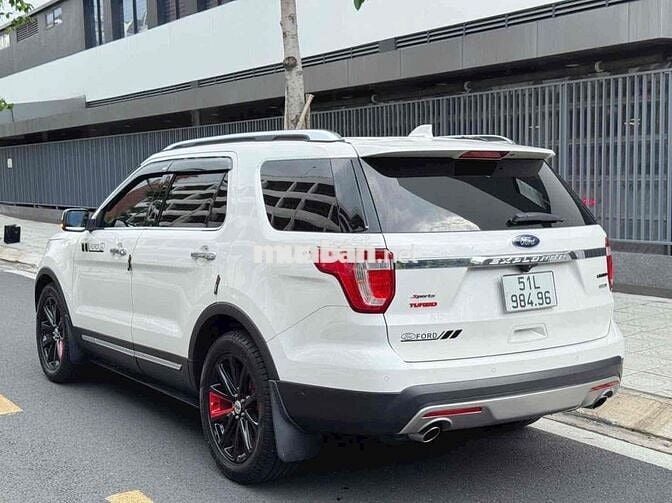 Ford Explorer 7 chỗ số tự động xăng Trắng