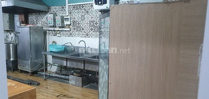 Nhân viên tạp vụ canteen bệnh viện tim Hà Nội