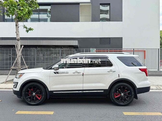 Ford Explorer 7 chỗ số tự động xăng Trắng