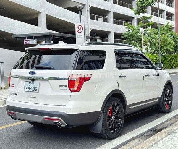 Ford Explorer 7 chỗ số tự động xăng Trắng