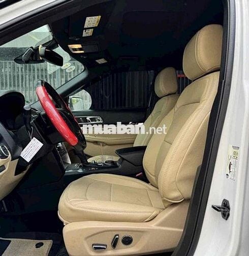 Ford Explorer 7 chỗ số tự động xăng Trắng