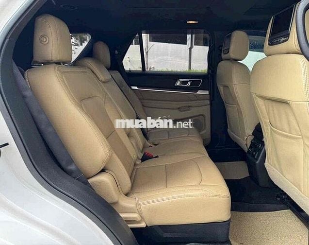 Ford Explorer 7 chỗ số tự động xăng Trắng