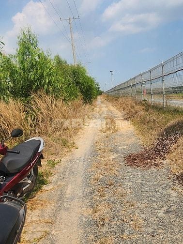 CHÍNH CHỦ BÁN GẤP 1 LÔ ĐẤT CỰC RẺ BÈO  17 CÔNG ĐẤT NẰM GIỮA TUYẾN QL62