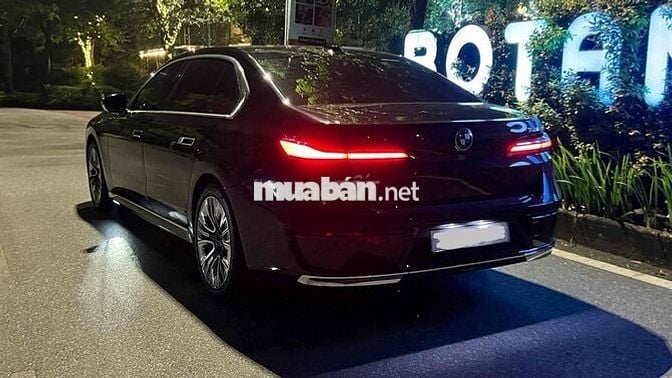 BMW 740i Pure Excellence 2023 Đen 4700km