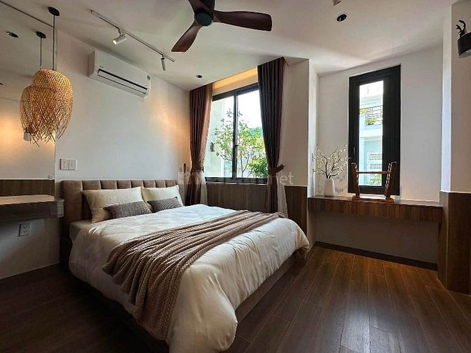 Bán nhà đẹp kế Đầm Sen 10p xe máy - 4m x 12m - hxh - sân thượng 