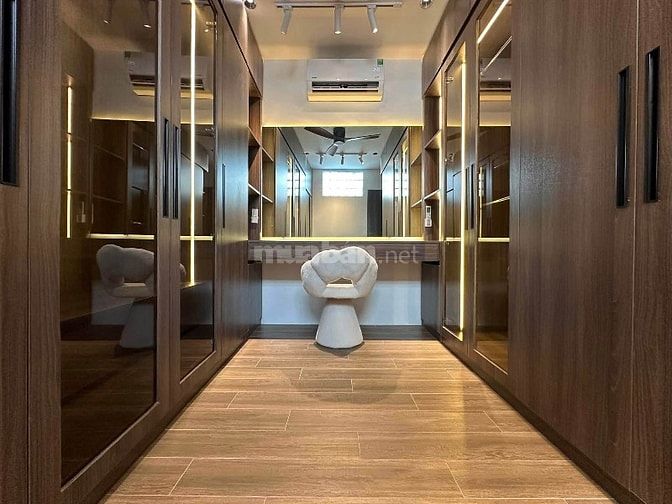 Bán nhà đẹp kế Đầm Sen 10p xe máy - 4m x 12m - hxh - sân thượng 