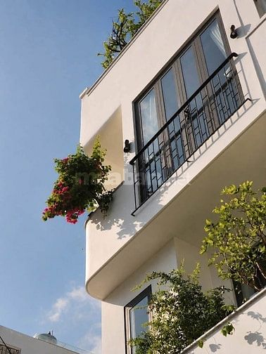 Bán nhà đẹp kế Đầm Sen 10p xe máy - 4m x 12m - hxh - sân thượng 