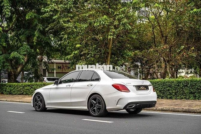 Mercedes C300 AMG 2021 màu Trắng 33.000 mls