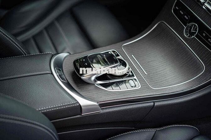 Mercedes C300 AMG 2021 màu Trắng 33.000 mls