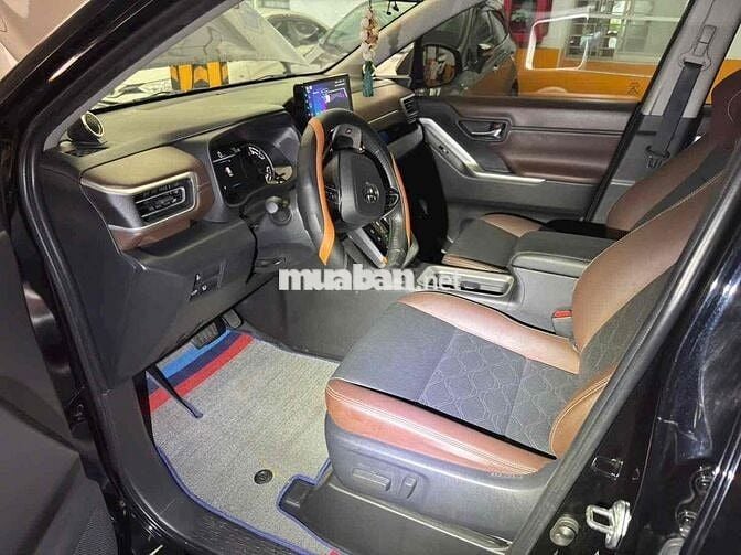 Toyota Innova Cross 2025 Số tự động 7 chỗ Đen