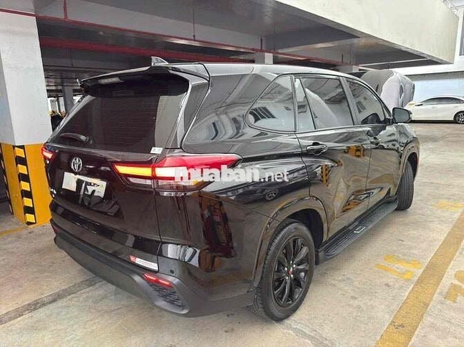 Toyota Innova Cross 2025 Số tự động 7 chỗ Đen