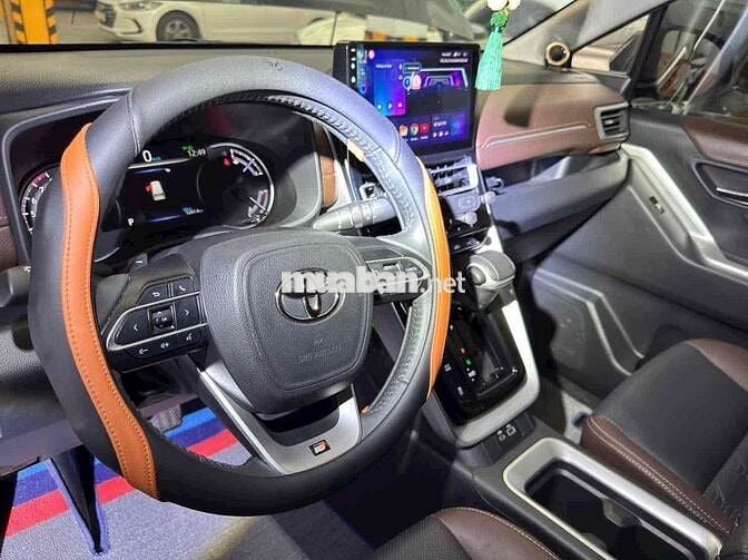 Toyota Innova Cross 2025 Số tự động 7 chỗ Đen