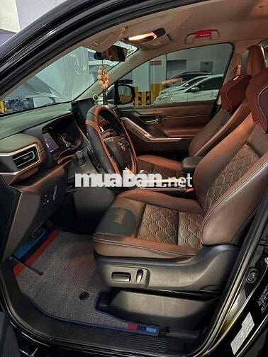 Toyota Innova Cross 2025 Số tự động 7 chỗ Đen