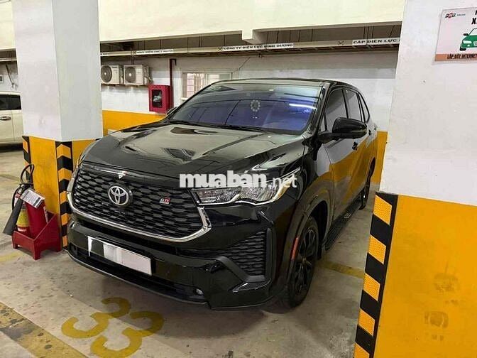 Toyota Innova Cross 2025 Số tự động 7 chỗ Đen