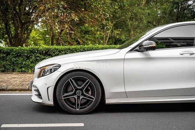 Mercedes C300 AMG 2021 màu Trắng 33.000 mls