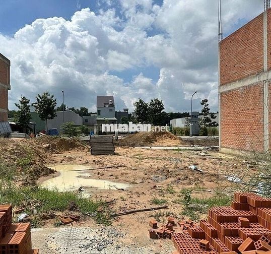 BÁN NHANH LÔ ĐẤT NGANG 5X16 NGAY CHỢ BÌNH MỸ - TÂN UYÊN