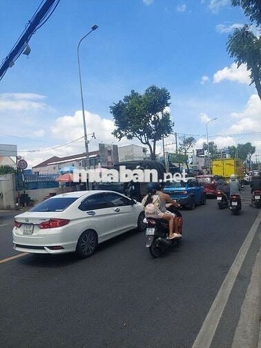 Cho thuê Mặt tiền đường Phạm Hùng DT.5×25 } 1 Lầu kinh doanh buôn bán.