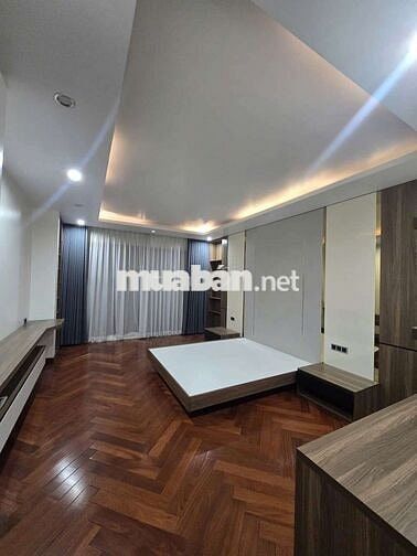 Cho Thuê Nhà Vườn 120M 5 Tầng Thang Máy Full Đồ - 79 Ngọc Hồi RoseTown