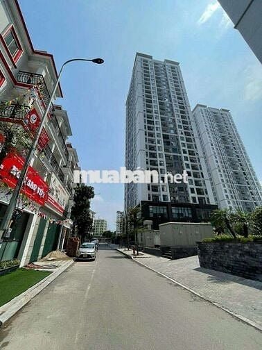 Cho Thuê Nhà Vườn 120M 5 Tầng Thang Máy Full Đồ - 79 Ngọc Hồi RoseTown
