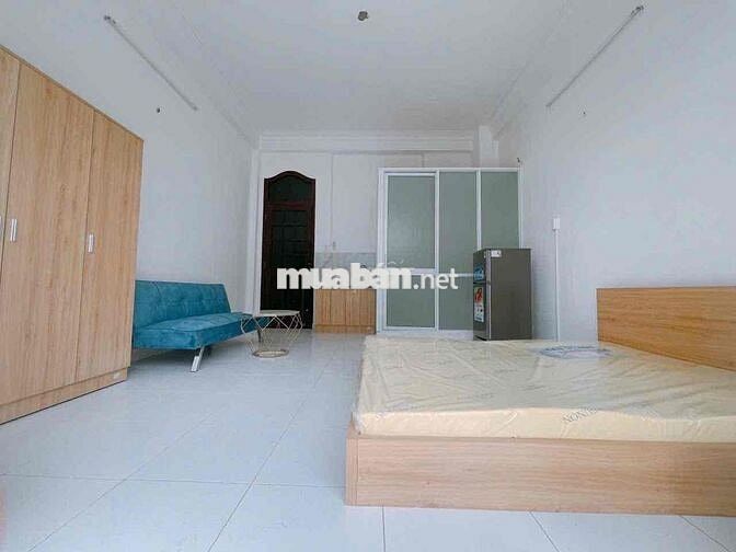 Phòng ban công lớn 30m2 Âu Dương Lân kế Sư Phạm Q5