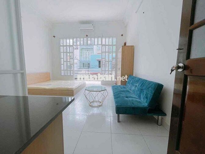 Phòng ban công lớn 30m2 Âu Dương Lân kế Sư Phạm Q5