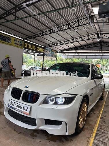 BMW 3 Series Trắng 5 chỗ
